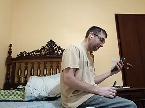 White rabbit  online show from November 15, 2025, 4:03 pm