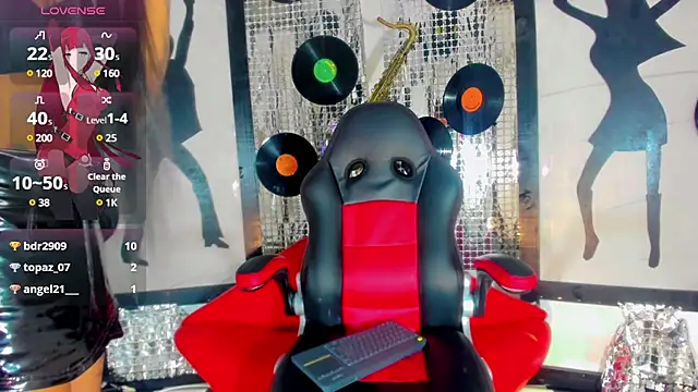 nickyminach  online show from December 17, 2024, 1:39 am