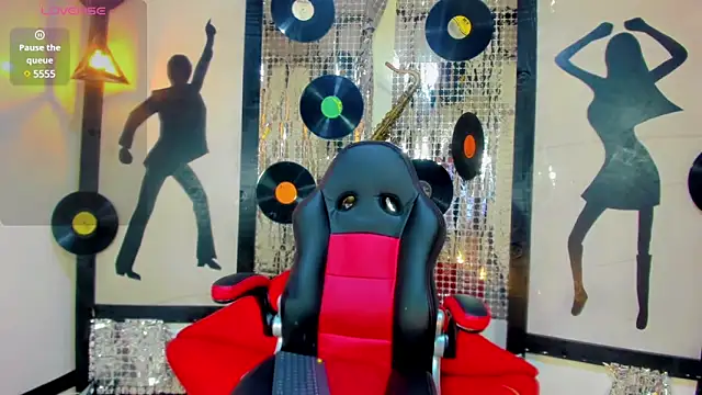 nickyminach  online show from December 18, 2024, 7:41 pm