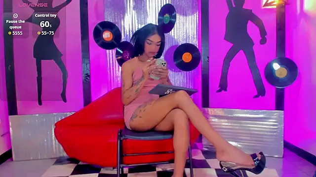 nickyminach  online show from September 19, 2025, 7:25 pm