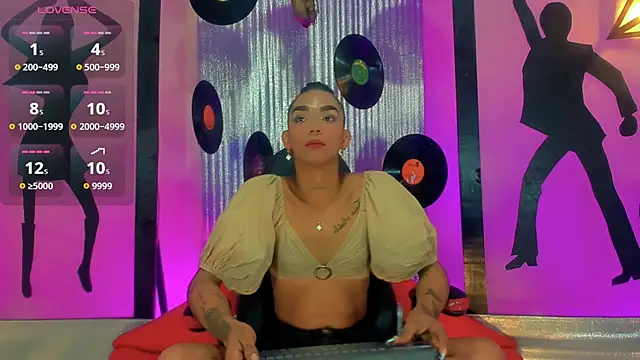 nickyminach  online show from November 13, 2025, 7:13 pm