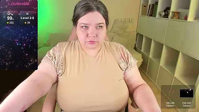 PlumPie online show from March 1, 2025, 5:27 pm