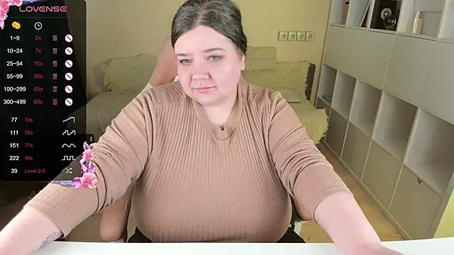 PlumPie online show from October 19, 2025, 1:23 pm