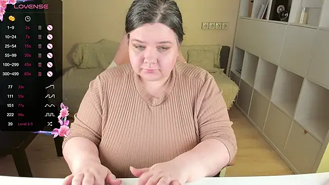 PlumPie online show from October 31, 2025, 10:22 pm