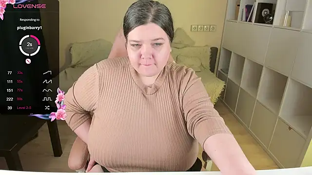 PlumPie online show from November 8, 2025, 11:03 pm