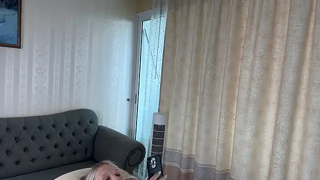 Snapshot of Eva_Nathan chatting on November 4, 2025, 2:32 am Eva Nathan online show from November 4, 2025, 2:32 am