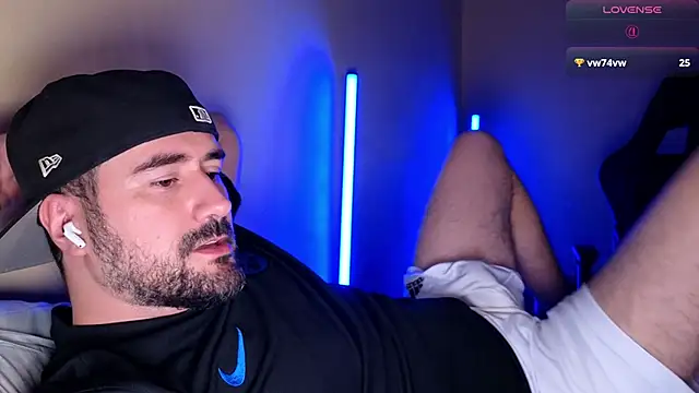 DominantTheo online show from April 20, 2026, 4:15 am