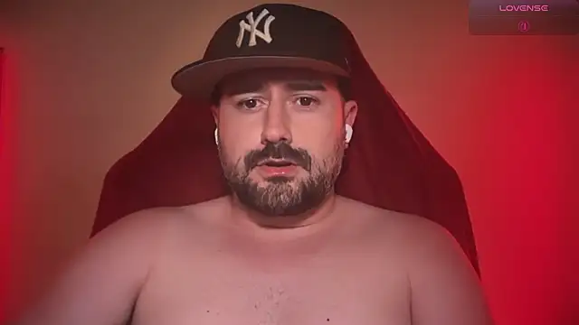 Snapshot of DominantTheo chatting on July 4, 2026, 4:18 am DominantTheo online show from July 4, 2026, 4:18 am