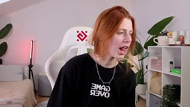 doll lesli online show from October 9, 2025, 9:18 am