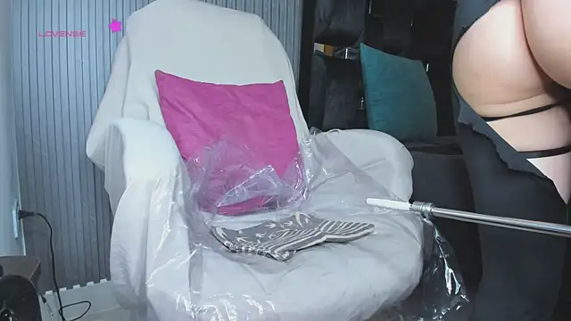 levana1 online show from September 26, 2025, 1:09 am