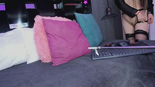 levana1 online show from November 21, 2025, 9:24 pm