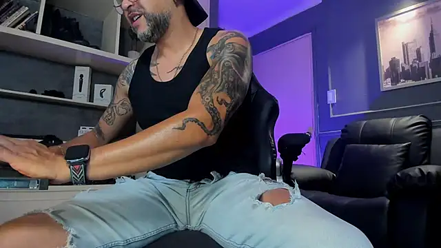 MrFrank tattoo online show from November 11, 2025, 2:22 am