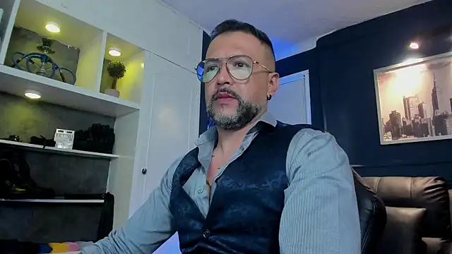 Snapshot of MrFrank_tattoo chatting on July 14, 2026, 6:02 pm MrFrank tattoo online show from July 14, 2026, 6:02 pm