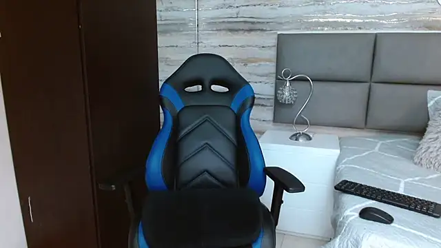 Snapshot of oliver__brown chatting on December 31, 2024, 10:01 pm oliver brown online show from December 31, 2024, 10:01 pm