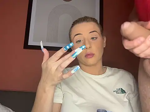 Strongqueen online show from December 8, 2024, 8:25 pm