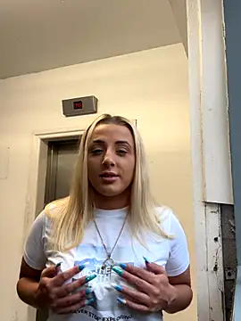 Strongqueen online show from September 20, 2025, 5:25 pm