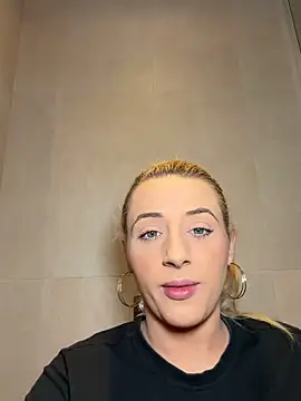 Strongqueen online show from February 8, 2026, 7:39 pm