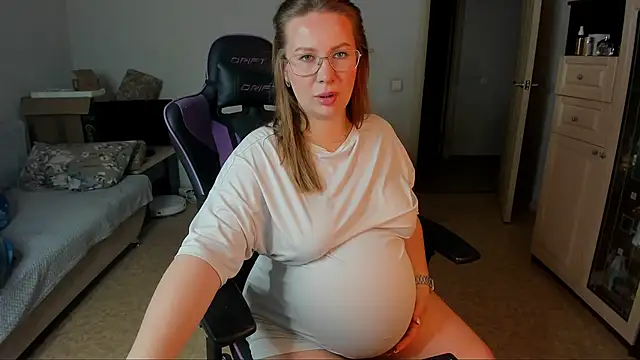 stella vestal online show from May 24, 2026, 11:15 am