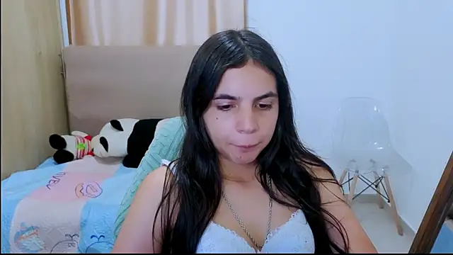 Snapshot of _elenna chatting on May 1, 2026, 5:17 pm elenna online show from May 1, 2026, 5:17 pm