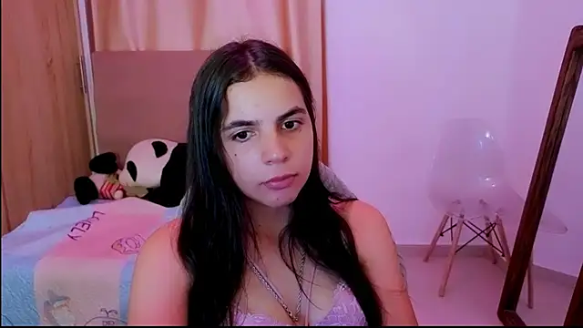 Snapshot of _elenna chatting on May 5, 2026, 5:54 pm elenna online show from May 5, 2026, 5:54 pm