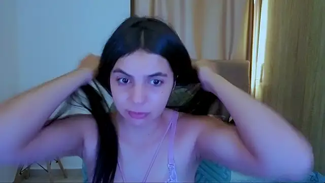 Snapshot of _elenna chatting on July 1, 2026, 6:07 pm elenna online show from July 1, 2026, 6:07 pm