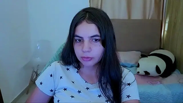 Snapshot of _elenna chatting on July 3, 2026, 5:52 pm elenna online show from July 3, 2026, 5:52 pm