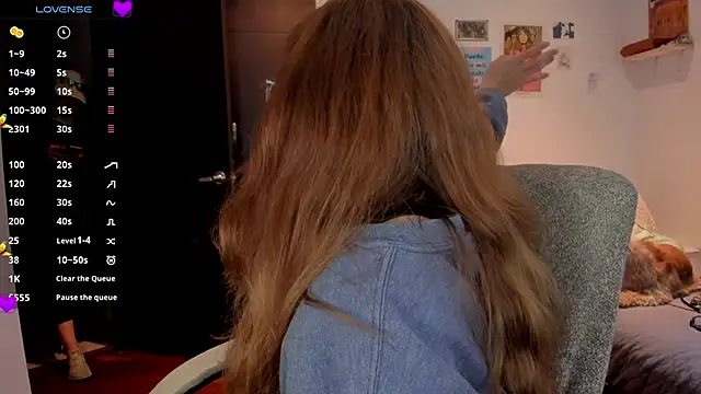 Snapshot of linda_giggle chatting on December 5, 2024, 11:18 pm linda giggle online show from December 5, 2024, 11:18 pm