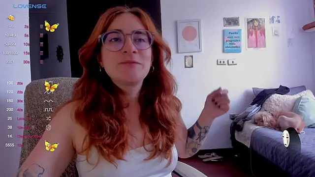 Snapshot of linda_giggle chatting on December 24, 2024, 2:33 pm linda giggle online show from December 24, 2024, 2:33 pm