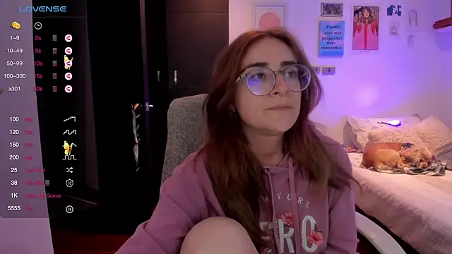 Snapshot of linda_giggle chatting on February 1, 2025, 12:51 am linda giggle online show from February 1, 2025, 12:51 am