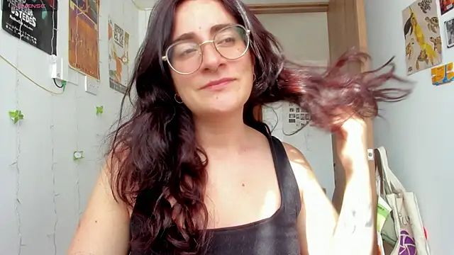 Snapshot of linda_giggle chatting on October 15, 2025, 1:44 pm linda giggle online show from October 15, 2025, 1:44 pm