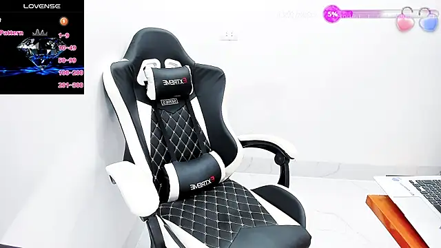 Snapshot of Naughty--asian chatting on September 28, 2025, 2:06 am Naughty--asian online show from September 28, 2025, 2:06 am