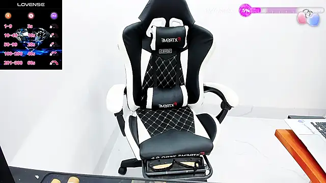 Snapshot of Naughty--asian chatting on October 4, 2025, 3:59 am Naughty--asian online show from October 4, 2025, 3:59 am