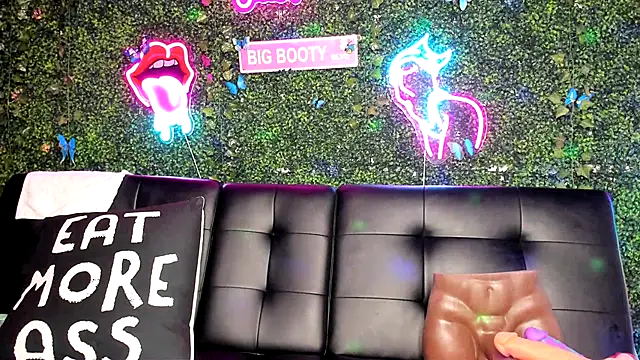 ThickAssRena online show from December 12, 2024, 10:45 am