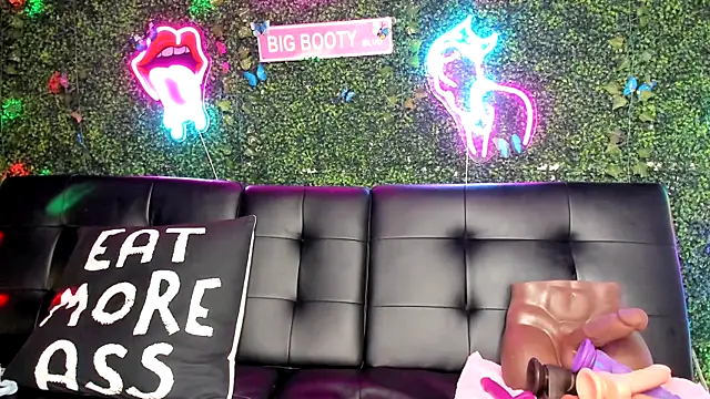 ThickAssRena online show from December 13, 2024, 7:47 am