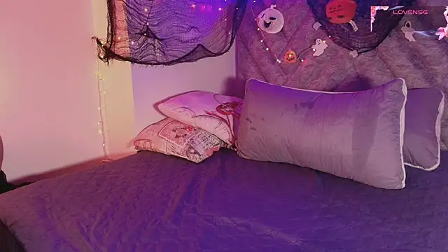 emmajohnss online show from October 26, 2025, 4:07 am