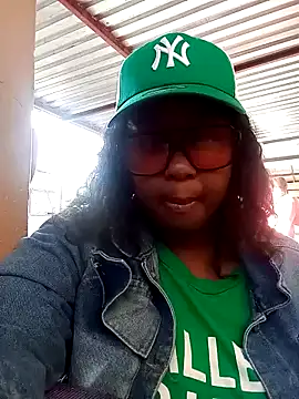 Snapshot of HotAFRICANBEAUTY chatting on December 22, 2024, 3:33 pm HotAFRICANBEAUTY online show from December 22, 2024, 3:33 pm