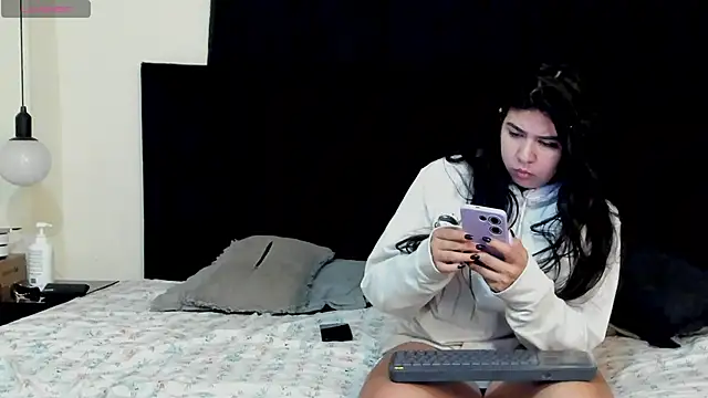 lissandthor13 online show from November 13, 2025, 10:47 am