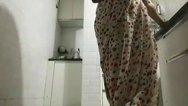 Riyasingh9 online show from April 3, 2026, 2:42 am