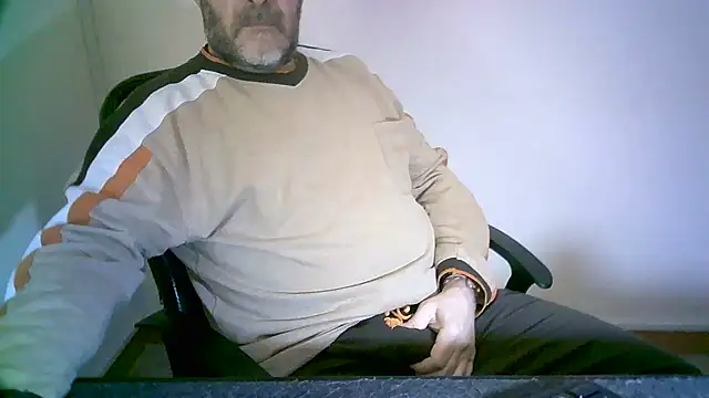 Snapshot of Greek_Passion chatting on March 22, 2025, 12:25 pm Greek Passion online show from March 22, 2025, 12:25 pm