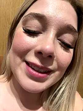 CherryAuroraa online show from November 28, 2025, 11:29 pm