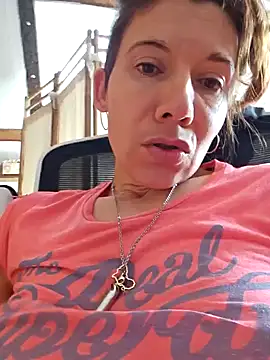 Snapshot of Lina_lou4 chatting on December 3, 2024, 4:17 pm Lina lou4 online show from December 3, 2024, 4:17 pm