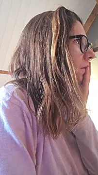 Lina lou4 online show from December 18, 2025, 8:42 am