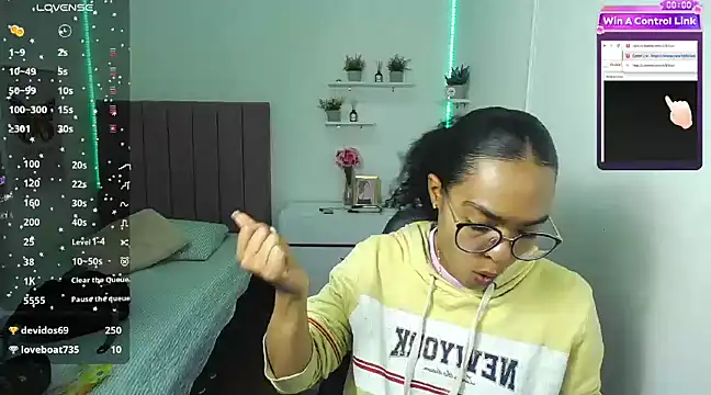 Nina lovee  online show from December 2, 2024, 4:53 pm