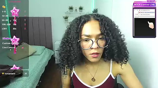 Nina lovee  online show from December 5, 2024, 4:44 pm