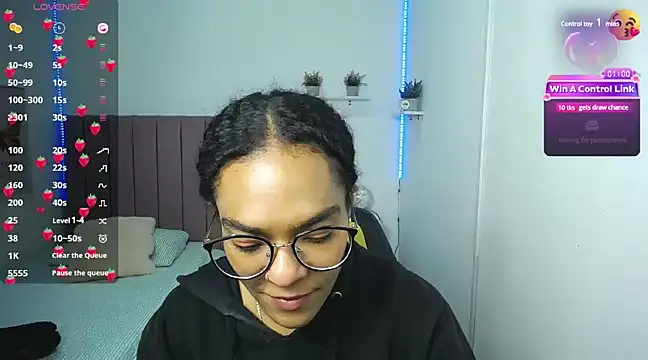 Nina lovee  online show from December 9, 2024, 4:47 pm