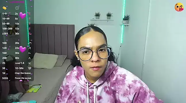 Nina lovee  online show from December 11, 2024, 1:39 pm
