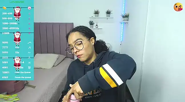 Nina lovee  online show from December 13, 2024, 1:33 pm