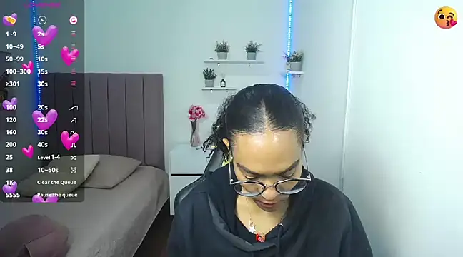 Nina lovee  online show from December 18, 2024, 4:49 pm