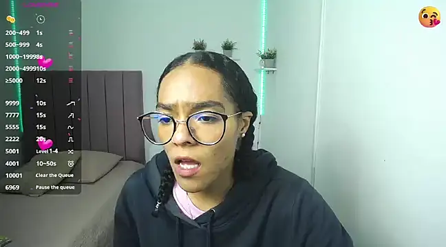 Nina lovee  online show from December 19, 2024, 4:57 pm