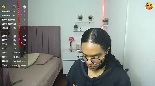 Nina lovee  online show from December 21, 2024, 4:36 pm
